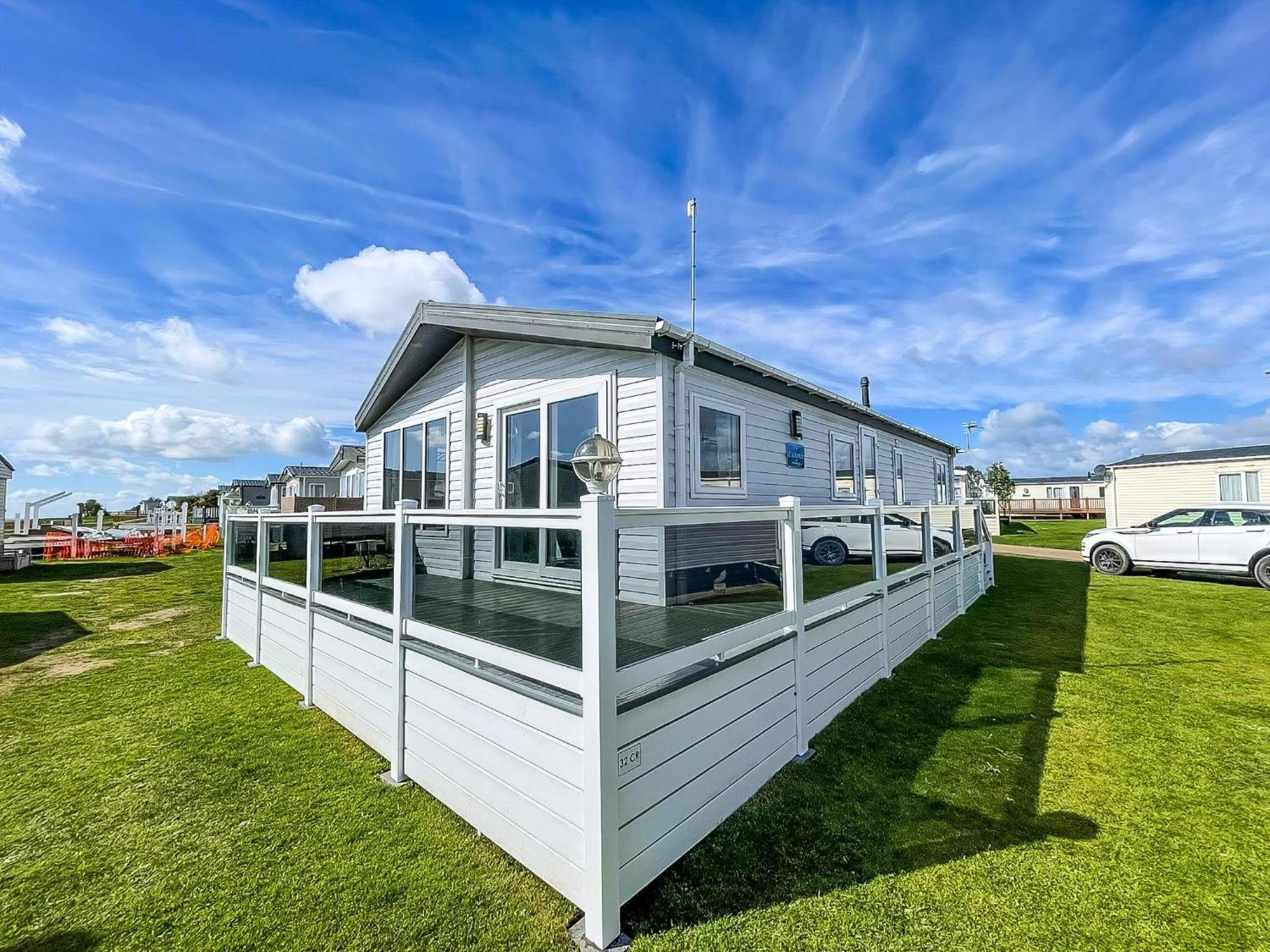 Stunning 6 Berth Lodge With Full Sea Views In Suffolk Ref 68007Cr Лоустофт Экстерьер фото