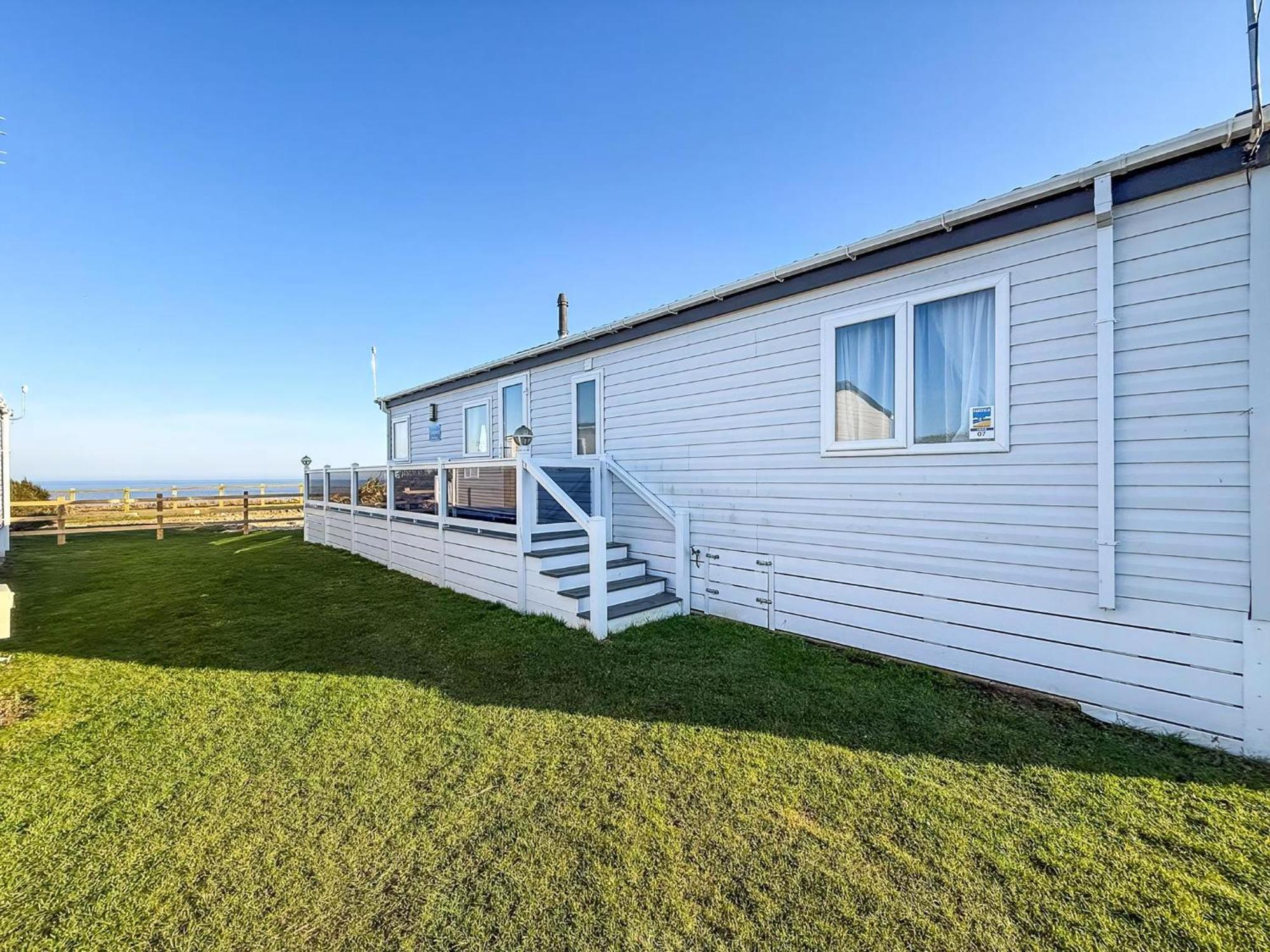 Stunning 6 Berth Lodge With Full Sea Views In Suffolk Ref 68007Cr Лоустофт Экстерьер фото